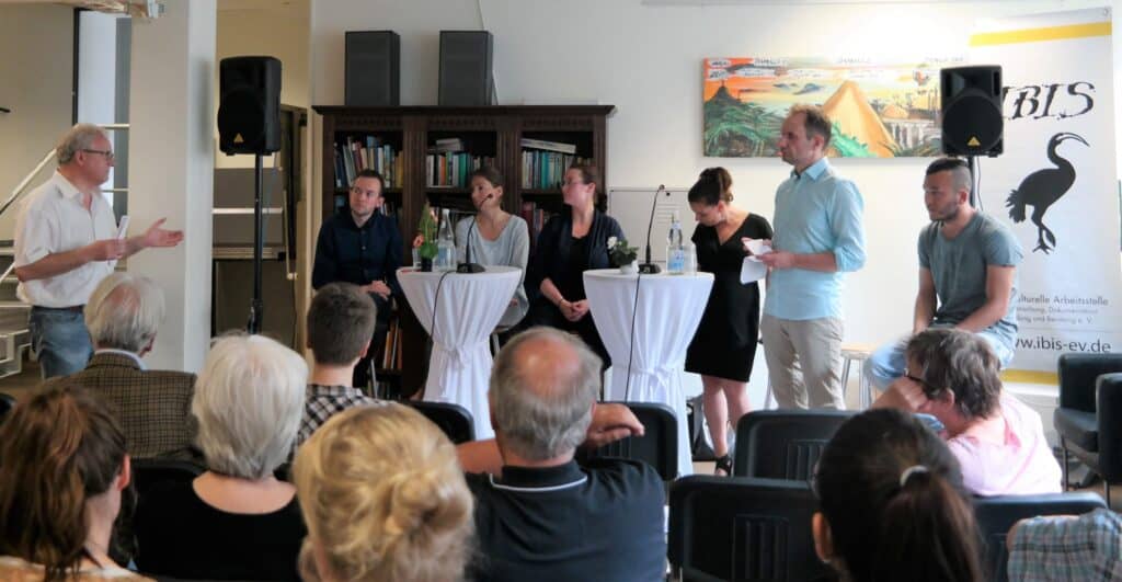 Rückblick Fishbowl- Diskussion „Ehrenamt als Teil der Willkommenskultur“ - Lob, Anregungen und Kritik zur Ehrenamtsarbeit 5 SAM 1669 Kopie