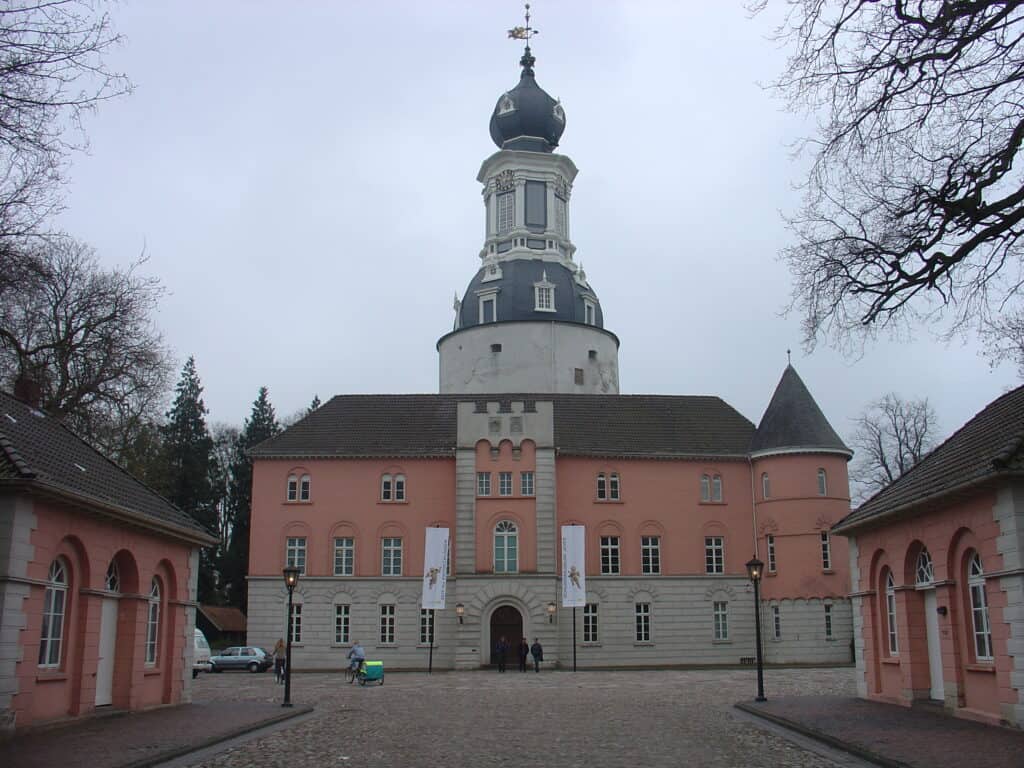 SchlossJeverHoffassade
